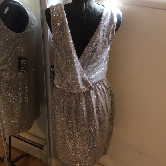 Dress - Picture 6 of 9